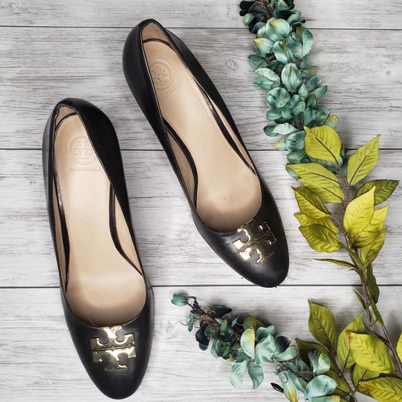 Tory Burch Wedges Black Heels Leather 11 Gold T Logo - Picture 1 of 12